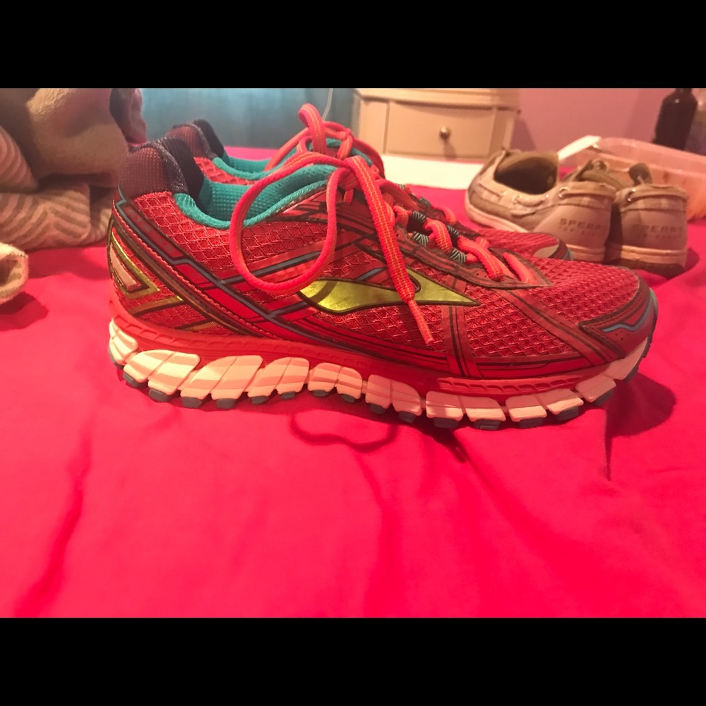 Brooks Adrenaline GTS size 8.5 NEVER WORN